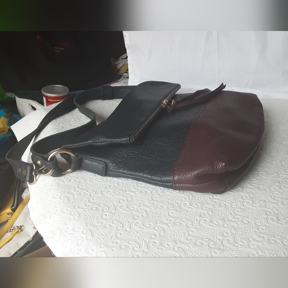 $$$ SALE $$$ NEW Roots Navy & Wine Pebbled Leather - Picture 4 of 13